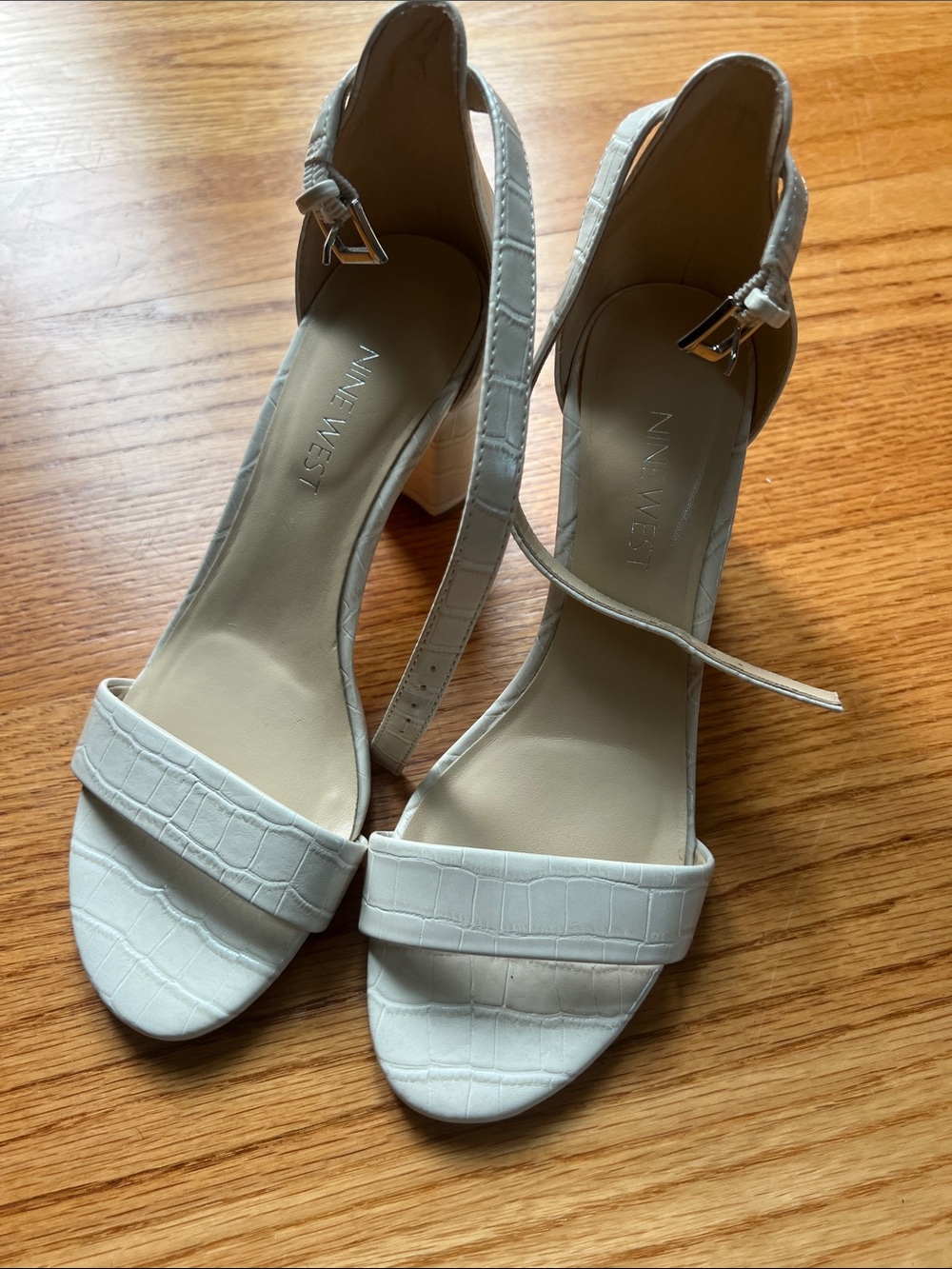Nine West Sandy cream Crocodile Embossed Ankle-Strap Block Heels 6.5 new bone